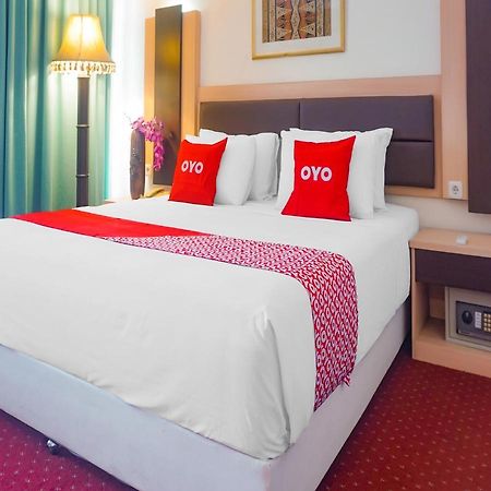 Oyo 3967 Hotel Pantai Wisata Makassar Exterior photo
