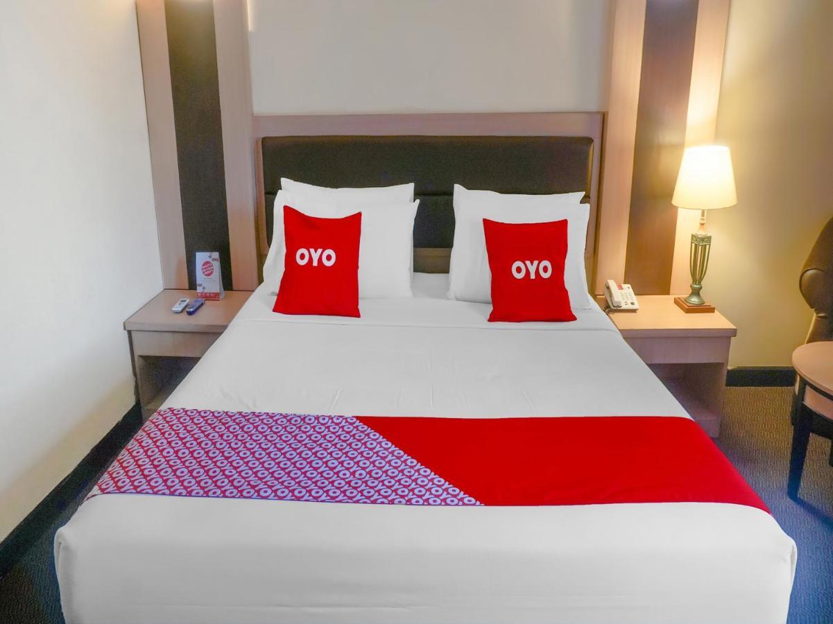 Oyo 3967 Hotel Pantai Wisata Makassar Exterior photo